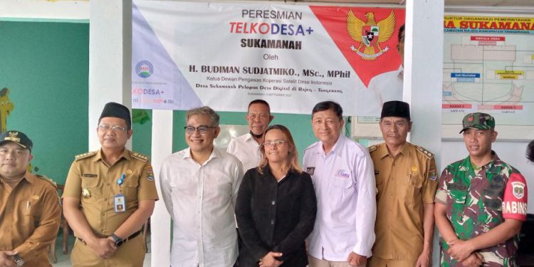Budiman Sudjatmiko Resmikan TelkoDesa+ Sukamanah